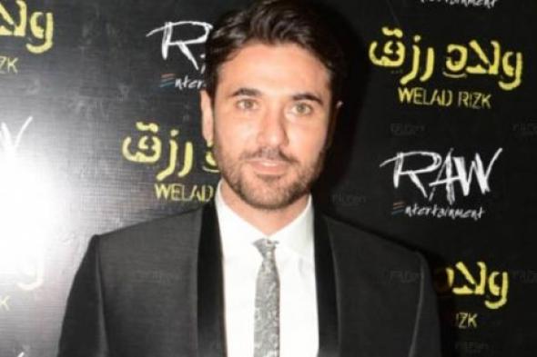 رغم إثبات المحكمة أبوته لتوأم زينة.. عز: أقسم بالله لم أتزوج زينة