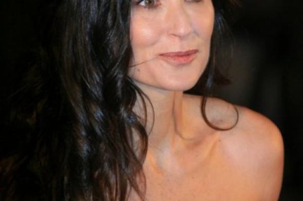 العثور على جثة "غريق" في حمام سباحة منزل ديمي مور