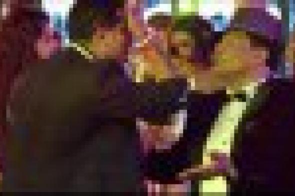 بالفيديو: عبدالباسط حمودة يغني "بنات حوا" لفيلم "الخلبوص"