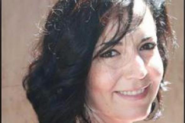 امرأة معلقة بين الموت والحياة