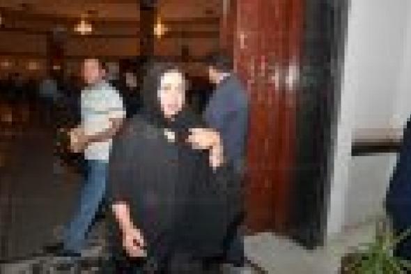 ​بالصور: نجوم الفن والسياسة والإعلام في عزاء والدة أسامة الشيخ