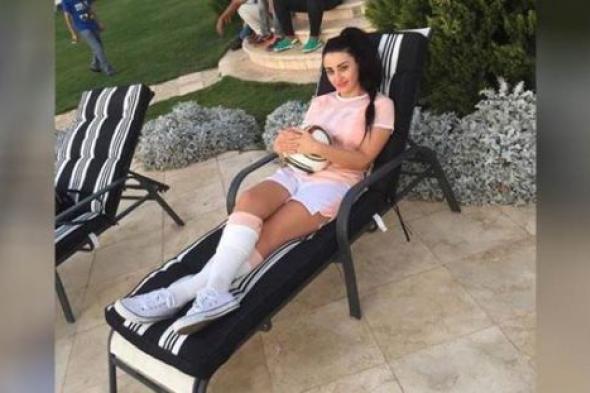 بالصور- صافينار تستعرض مهاراتها الكروية في "عيال حريفة"