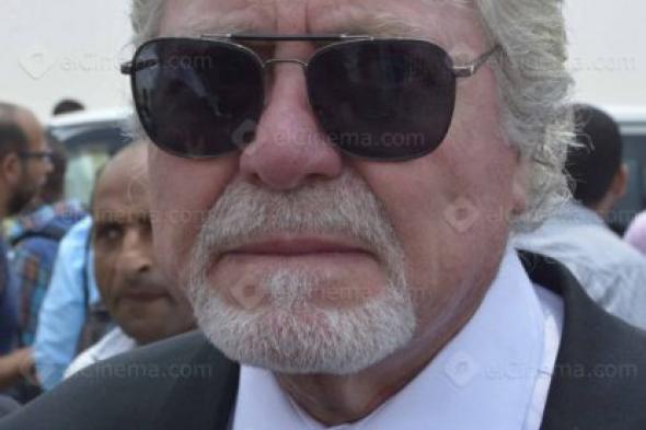 المحكمة تؤجل الحكم على حسين فهمي بتهمة سب وقذف محمود قابيل