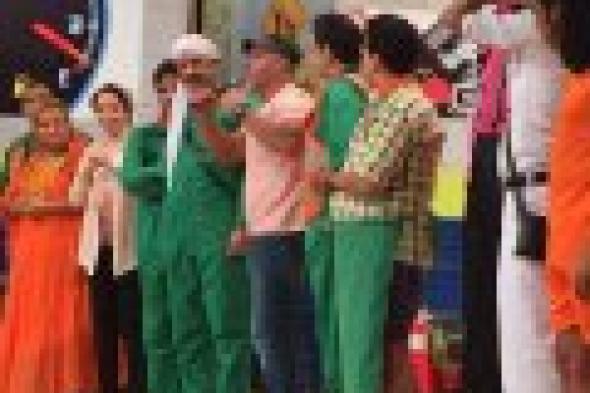 بالصور والفيديو: أحمد السقا يزور فريق "مسرح مصر"