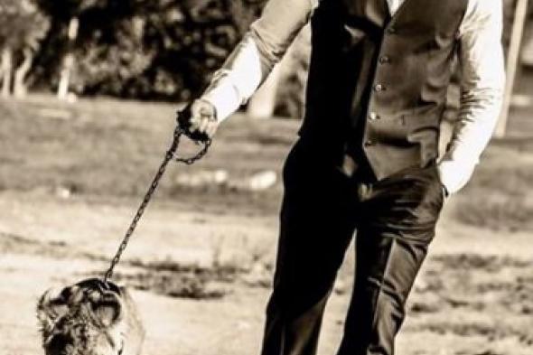 محمد رمضان يصطحب أسدًا في الصورة الدعائية الأولى لمسلسل "الأسطورة"