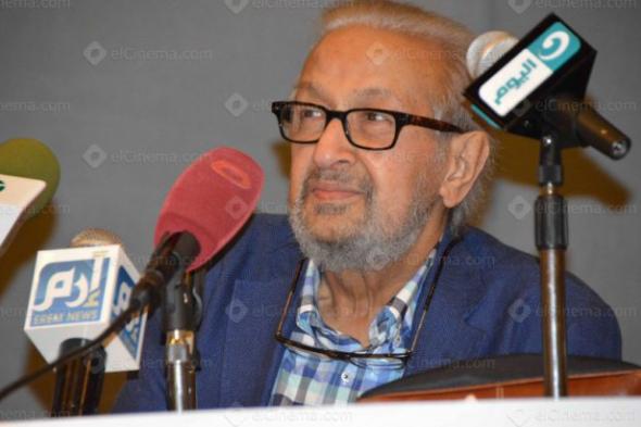 الرئيس الفلسطيني أبو مازن يمنح اسم الراحل نور الشريف وسام الثقافة والفنون