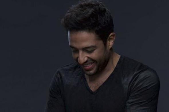 محمد حماقي.. موظف في مكتبه (1 من 6)