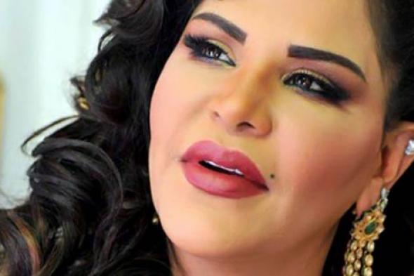 صورة- هكذا عدلت أحلام فستان من Valentino ليناسبها