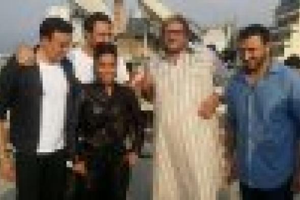 بالفيديو: منافسة محتدمة بين نجوم لجنة تحكيم "The Voice"