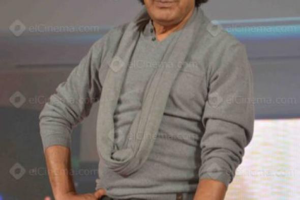 محمد منير يغني لـ"فيس أبوك"