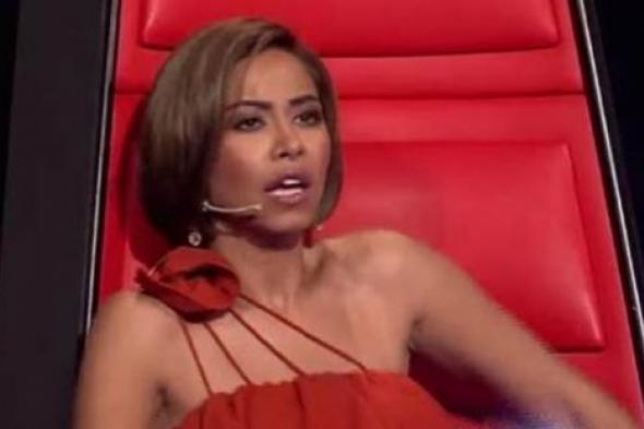 بالصورة- شيرين تشكك في شعر إحدى متسابقات The Voice إن كان حقيقيا أو مستعارا