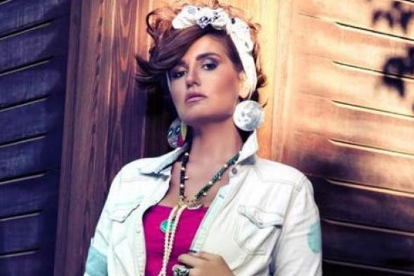 هنا شيحة تستعيد ذكريات طفولتها بهذه الصورة