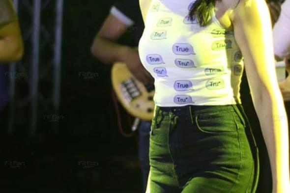 بالصور- هل تخلت ساندي عن "الشورت" بسبب قرار هاني شاكر؟