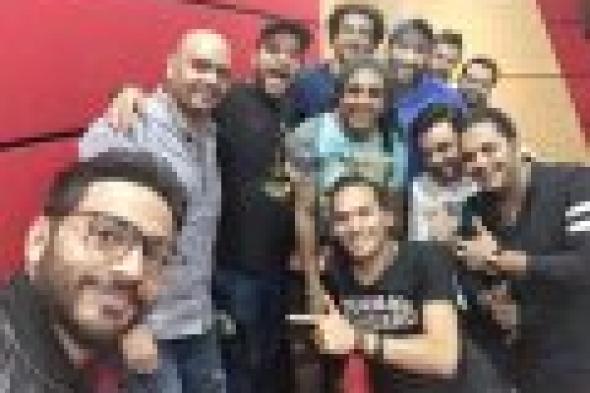 بالصور: تامر حسني ونجوم "مسرح مصر" يحتفلون بفيلم "أهواك"