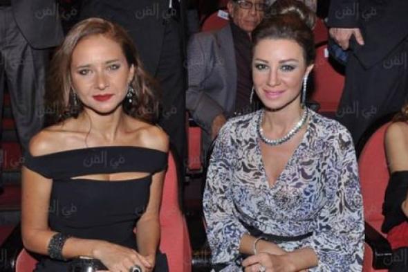 #شرطة_الموضة : أروى جودة بإطلالة تزيد من عمرها في "ختام مهرجان القومي للسينما"