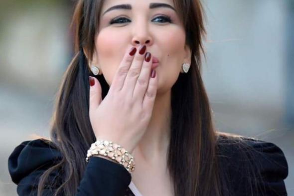 السورية جيهان عبد العظيم تعلن خطبتها من طبيب مصري