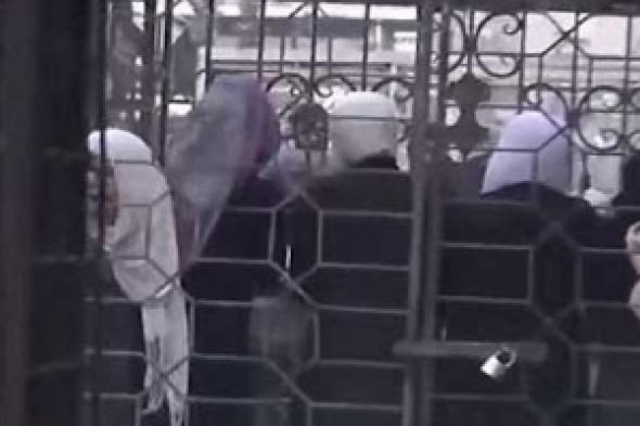 احتجاز مئات النساء العلويات في أقفاص معدنية لاستخدامهن كدروع بشرية في سورية