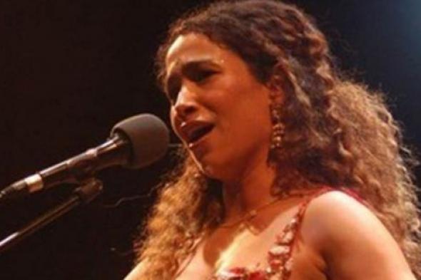 اسمع- غالية بنعلي تغني أغنيتها الممنوعة ولمحمد منير وفيروز في لقائها مع FilFan.com