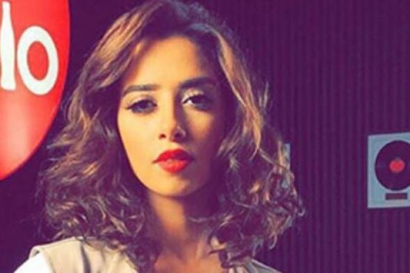 بالصور- بلقيس فتحي بإطلالة جديدة في إعلانها مع رامي صبري