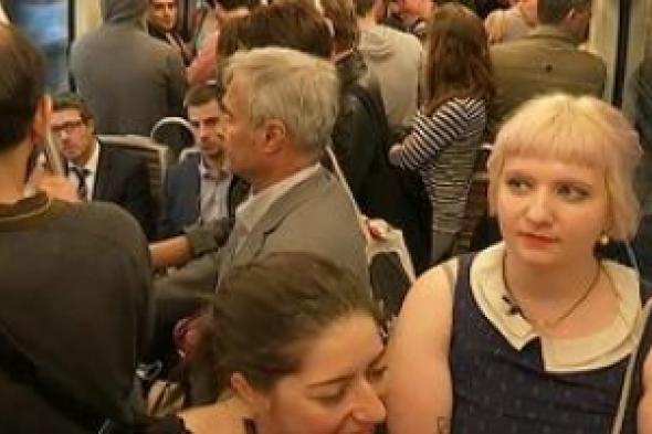 فرنسا تسعى لوقف التحرش الجنسي في وسائل النقل العامة