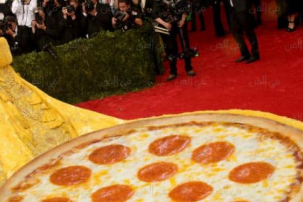 نجمات ارتدين أزياء تشبه أطعمة.. من الأطعم؟