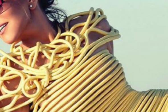 #شرطة_الموضة- سميرة سعيد في إطلالة غير موفقة وسخرية متداولة من ثيابها: "مكرونة اسباجتي"