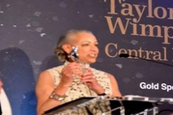 حصة العبدالله تنال جائزة المرأة العربية لعام 2015 في مجال الأعمال