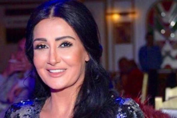 #شرطة_الموضة -غادة عبد الرازق بفستان بألوان شجرة الكريسماس في الحلقة الأخيرة من Arab casting