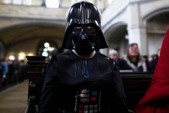 بالصور- كنيسة ألمانية تقيم قداسا مستوحى من Star Wars