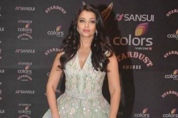 #شرطة_الموضة- آيشواريا راي بإطلالة رقيقة ورشيقة في حفل Stardust Awards" 2015"