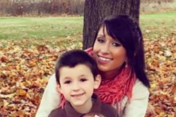 أم بريطانية تعلم طفلها ذا الـ 6 أعوام كيف يعامل النساء باحترام.. تعرف على قصتها