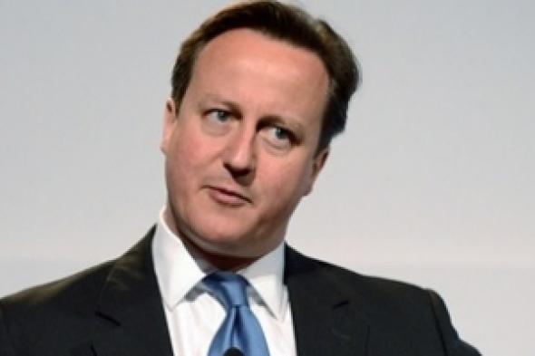 كاميرون يدعو المرأة المسلمة للاندماج ويراجع مجالس الشريعة