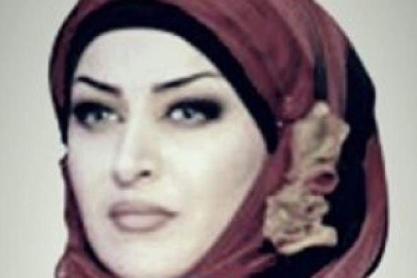 استخدام المكياح ببساطة يحافظ علي جمال المرآة