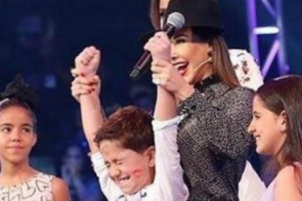 قبلات نانسي عجرم لعبد الرحيم الحلبي تنقذه في The Voice Kids