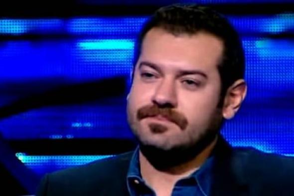 بالفيديو- عمرو يوسف يسخر من وصفه بـ "العذارء" في سؤال حول علاقاته الجنسية