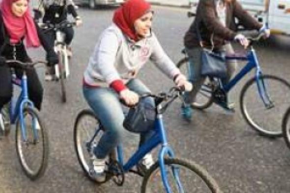فتيات في غزة يتحررن من القيود بركوب الدراجات
