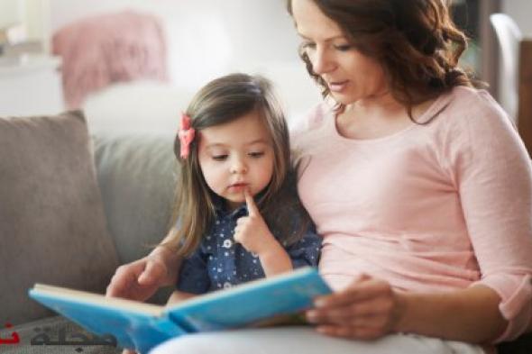 دعي طفلك يستمتع ولا تقاطعيه أثناء القراءة