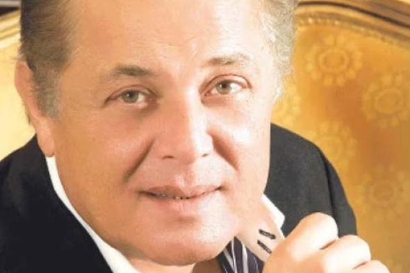 في عيد ميلاده.. بوسي شلبي نصف  محمود عبد العزيز بـ"الحب كله"
