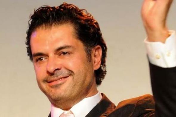 راغب علامة يحتفل بعيد ميلاده مع والديه في المقابر