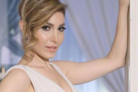 بالصور- يارا تشارك جمهورها باطلالتها في حفل عيد الفطر بالقاهرة