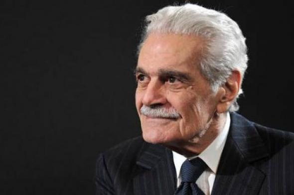 بالفيديو- عمر الشريف يشيد بموهبة محمد رمضان