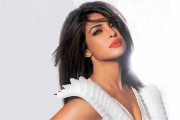 بريانكا تشوبرا فى إطلالة كلاسيكية على غلاف مجلة Flaunt
