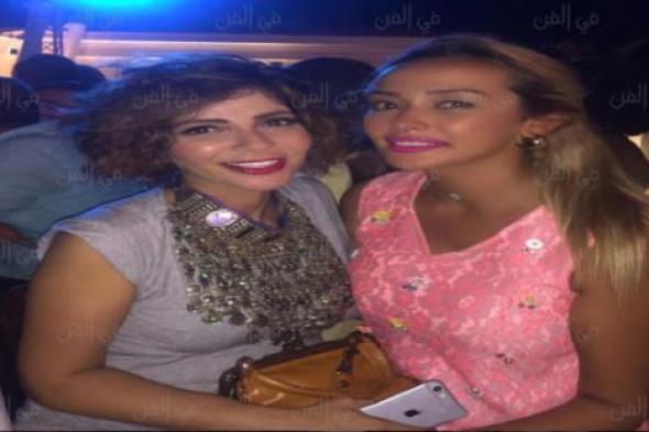 بالصور- هذه الصور تثير الشكوك حول حمل منى زكي الثالث