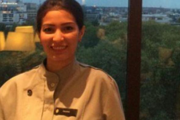بالصور: سعودية تخرجت في أوكسفورد وتعمل بقسم الضيافة بفندق في لندن