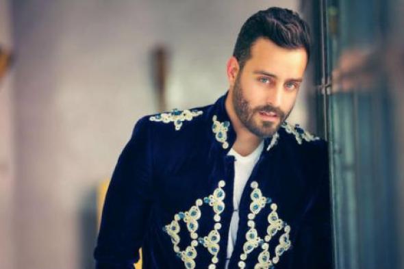 بالفيديو- سعد رمضان ينسحب من لقائه مع إحدى محطات الراديو بعد وصف المذيعة لحبيبته بـ "القبيحة"