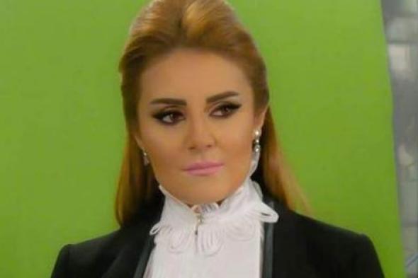 بالفيديو - رانيا محمود ياسين تبكي على الهواء وتعتذر