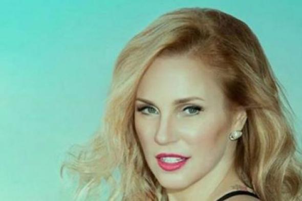صورة- شيرين رضا في طفولتها بصحبة والدها محمود رضا
