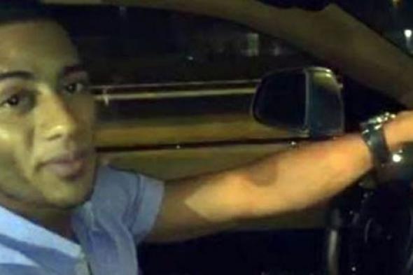 شاهد محمد رمضان ينشر صورة من داخل سيارته اللامبورجيني ويبرز فخامتها من الداخل
