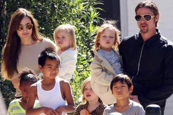 أنجلينا جولي تحصل على حضانة أطفالها وزيارات علاجية مع براد بيت