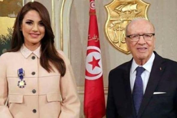 بالصور- درة تتسلم وسام الاستحقاق من الرئيس التونسي